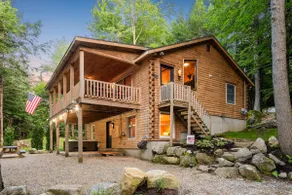 Lakefront, Gas Fireplace, gym and hot tub near Ski - Image 2