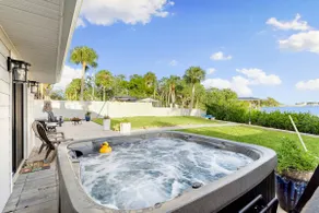 Waterfront | Dolphins | Luxury Design | HOT TUB - Image 2