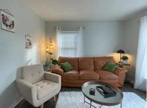 *King bed+Pet Friendly+fenced yard* - Image 3