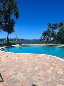 6 bed/5 bath waterfront home. - Image 4