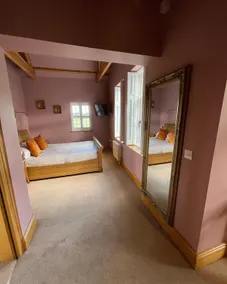 Spacious & Cosy Country Coach House - Image 3