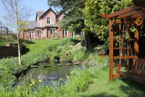 Spacious & Cosy Country Coach House - Image 5