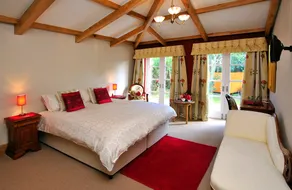 Spacious & Cosy Country Coach House - Image 2