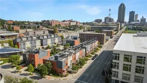 Downtown Townhome w skyline view - Image 5