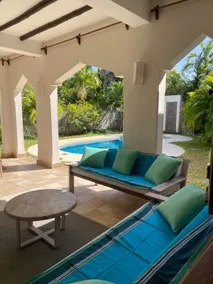Private Indian Ocean Villa for 8 - Image 3