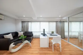 Private apt Sukhumvit 26, 500m 2Train, Wash/Dryer - Image 3