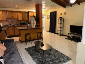 JYM Blissful Escape| Cozy & Modern 2BD+1BA Apt - Image 2