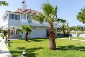Superior three bedroom villa - Image 3