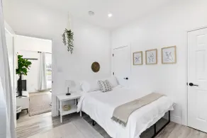 Modern 1BR Guesthouse | Near Marina & Golf - Image 2