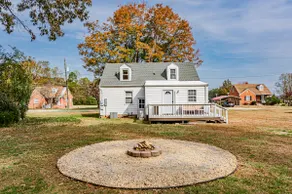 Ma's Cozy Cape: Your Tranquil Home Away from Home! - Image 2
