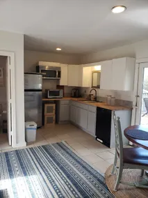 The Pool House - Image 4