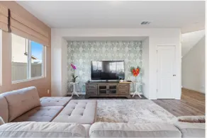 Warm and Pleasant Model Home in Elk Grove - Image 5