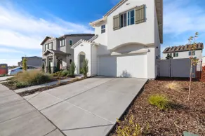 Warm and Pleasant Model Home in Elk Grove - Image 3