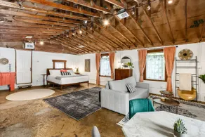 Cibolo Bungalow - Cute Roadside Boutique Cottage! - Image 4
