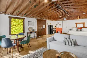 Cibolo Bungalow - Cute Roadside Boutique Cottage! - Image 3
