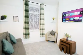 Town Centre House with parking, Wi-Fi - Image 4