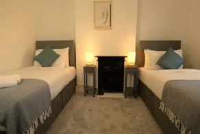 Town Centre House with parking, Wi-Fi - Image 3