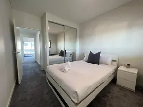 Spacious 2BR 2Bath City Views, Parking & Bathtub - Image 2