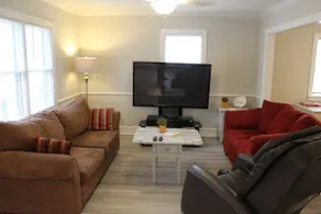 Cozy 2 BR Bungalow! - Image 3