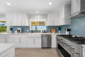Family Hilltop Home w/ Views - Image 4