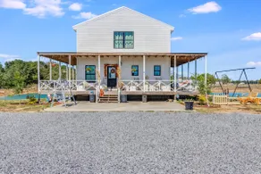 Waterfront Farmhouse Cabin - Image 4