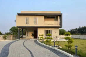 Eclectic Two Bedroom Villa with Private Lawn - Image 4