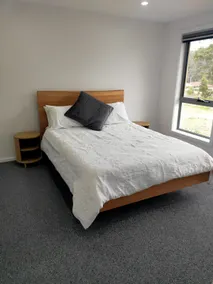 Retreat on Russell Street - Image 5