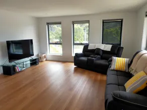 Retreat on Russell Street - Image 2