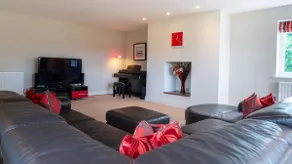 Superb 4BD Stay in Wyton and Houghton Village - Image 2
