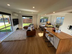 Deluxe 2 Bedroom Retreat with Spa - Image 3