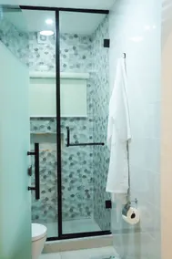 Home N Luxe Apartment - Image 4