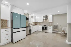 Luxurious New 3 Bedrooms Apartment! - Image 5