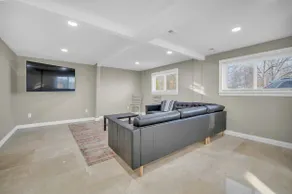 Luxurious New 3 Bedrooms Apartment! - Image 3