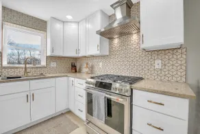 Luxurious New 3 Bedrooms Apartment! - Image 4