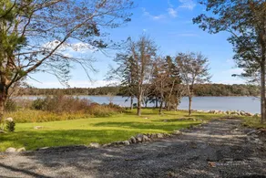 Charming Oceanfront Cottage in Port Mouton - Image 4