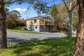 Charming Oceanfront Cottage in Port Mouton - Image 3