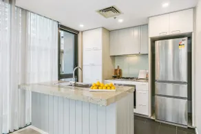*Luxury 3 bedroom 2.5 bath parking harbour views * - Image 2