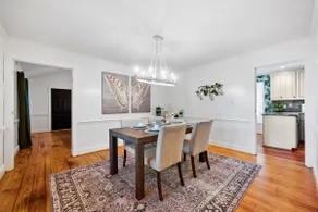 Pets welcome, prime location, walk to North Hills - Image 3