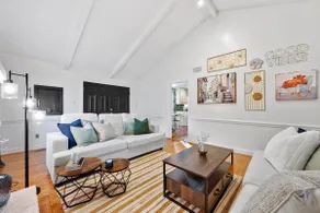 Pets welcome, prime location, walk to North Hills - Image 2