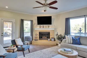 Spacious Estate - Hot Tub Sleeps 12 5 Bed/ 3 Bath - Image 2