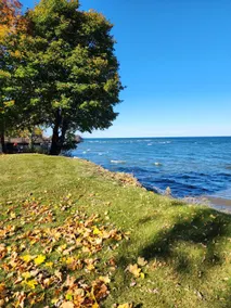 Lakeside Serenity Home - Image 3