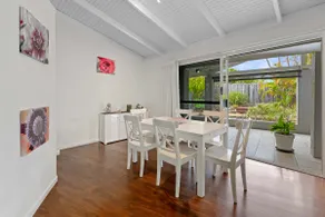 3 bedroom house with pool in quiet area - Image 4
