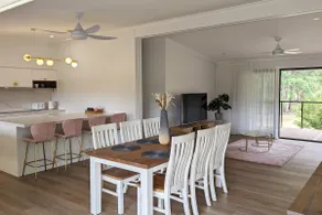 Sauna, King Bed, Lux, mins to Beach, Fire Pit - Image 3