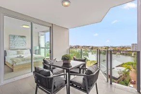 Riverside 2BR w/ Pool, Gym, Parking & River Views - Image 2