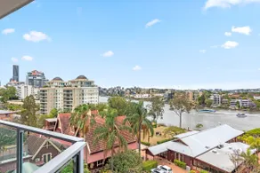 Riverside 2BR w/ Pool, Gym, Parking & River Views - Image 3