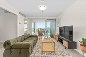 Riverside 2BR w/ Pool, Gym, Parking & River Views - Image 4