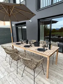 Designer townhouse with mountain views - Image 4