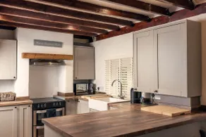 Cosy hillside cottage - Image 2