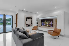 Luxe collection home in Miami. - Image 3