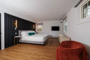Kitchenette|King Bed|Couch - Image 2